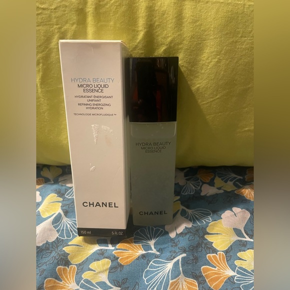 CHANEL Hydra Beauty Micro Liquid Essence in Black and White - Picture 1 of 4